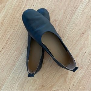 Everlane Black Day Glove flat